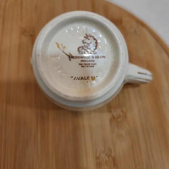 Vintage 1950s Wedgwood Creamer In Avalon Pattern - Rose Design With Gold Scroll - Picture 6 of 8